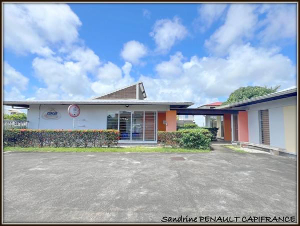 A VENDRE A KOUROU (GUYANE FRANCAISE) 3 magnifiques bâtiments indépendants de 456 m² - SUPERFICIE DU TERRAIN 1150 m² AU PRIX DE 730 000 €.