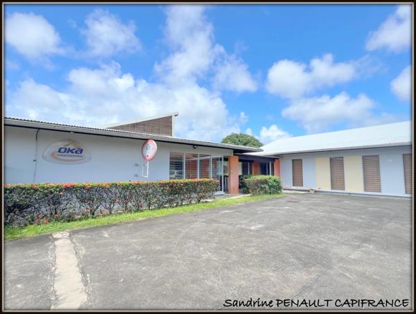 A VENDRE A KOUROU (GUYANE FRANCAISE) 3 magnifiques bâtiments indépendants de 456 m² - SUPERFICIE DU TERRAIN 1150 m² AU PRIX DE 730 000 €.