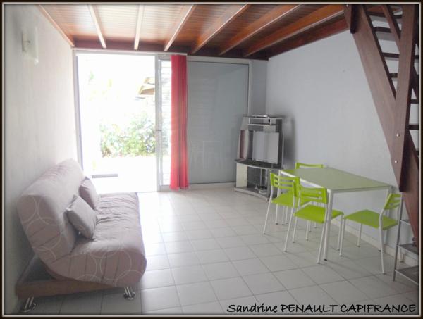 A VENDRE A KOUROU (GUYANE FRANCAISE) 3 magnifiques bâtiments indépendants de 456 m² - SUPERFICIE DU TERRAIN 1150 m² AU PRIX DE 730 000 €.