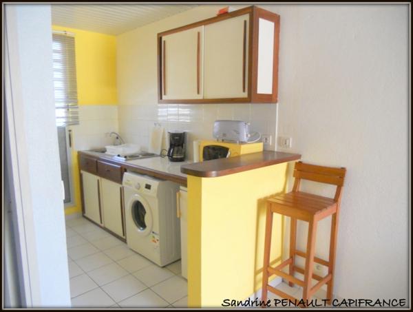 A VENDRE A KOUROU (GUYANE FRANCAISE) 3 magnifiques bâtiments indépendants de 456 m² - SUPERFICIE DU TERRAIN 1150 m² AU PRIX DE 730 000 €.