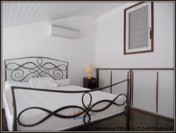 A VENDRE A KOUROU (GUYANE FRANCAISE) 3 magnifiques bâtiments indépendants de 456 m² - SUPERFICIE DU TERRAIN 1150 m² AU PRIX DE 730 000 €.