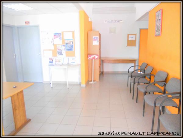 A VENDRE A KOUROU (GUYANE FRANCAISE) 3 magnifiques bâtiments indépendants de 456 m² - SUPERFICIE DU TERRAIN 1150 m² AU PRIX DE 730 000 €.