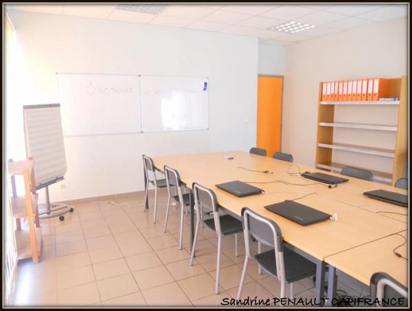 A VENDRE A KOUROU (GUYANE FRANCAISE) 3 magnifiques bâtiments indépendants de 456 m² - SUPERFICIE DU TERRAIN 1150 m² AU PRIX DE 730 000 €.