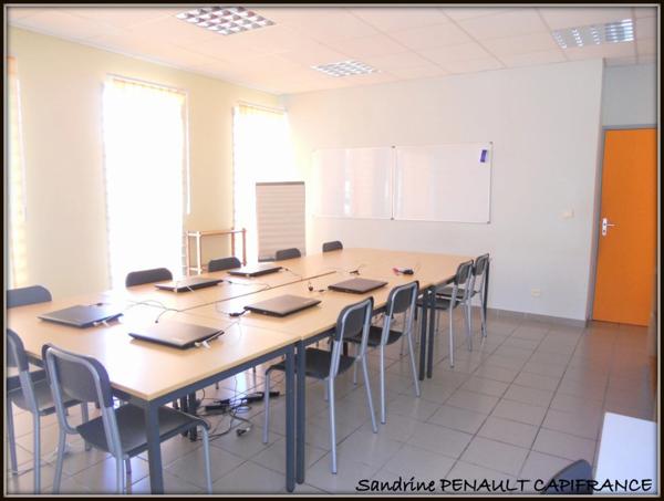 A VENDRE A KOUROU (GUYANE FRANCAISE) 3 magnifiques bâtiments indépendants de 456 m² - SUPERFICIE DU TERRAIN 1150 m² AU PRIX DE 730 000 €.