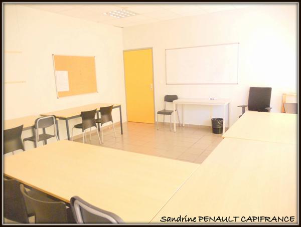 A VENDRE A KOUROU (GUYANE FRANCAISE) 3 magnifiques bâtiments indépendants de 456 m² - SUPERFICIE DU TERRAIN 1150 m² AU PRIX DE 730 000 €.