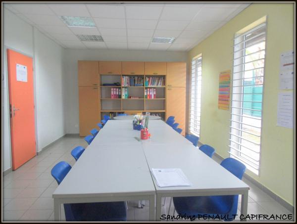 A VENDRE A KOUROU (GUYANE FRANCAISE) 3 magnifiques bâtiments indépendants de 456 m² - SUPERFICIE DU TERRAIN 1150 m² AU PRIX DE 730 000 €.