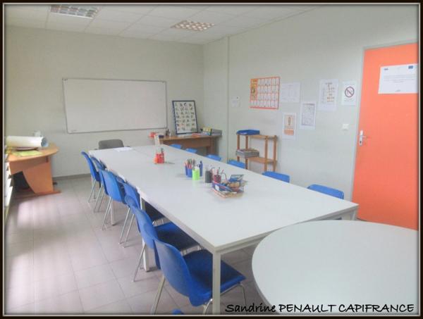 A VENDRE A KOUROU (GUYANE FRANCAISE) 3 magnifiques bâtiments indépendants de 456 m² - SUPERFICIE DU TERRAIN 1150 m² AU PRIX DE 730 000 €.