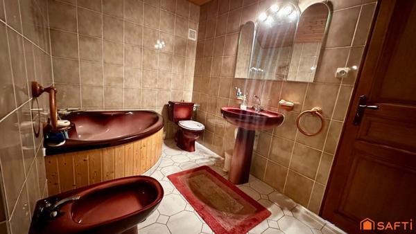 Maison familiale à rénover avec atelier