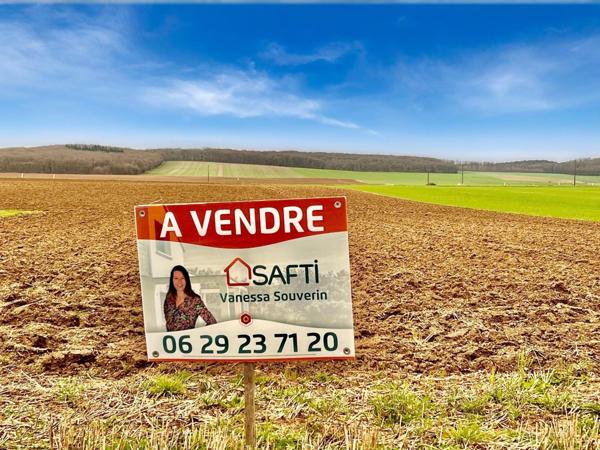 Joli terrain de 1230 m2, dans village avec école