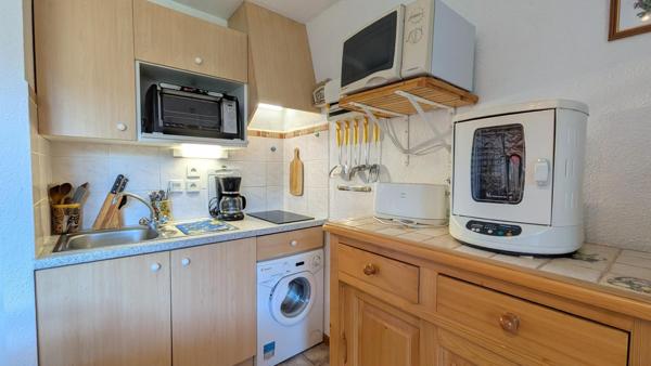 Studio cabine de 23m2 au pied des Pistes avec balcon, cave et place de parking privative