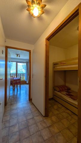 Studio cabine de 23m2 au pied des Pistes avec balcon, cave et place de parking privative