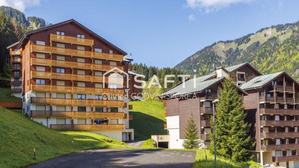 Studio cabine de 23m2 au pied des Pistes avec balcon, cave et place de parking privative