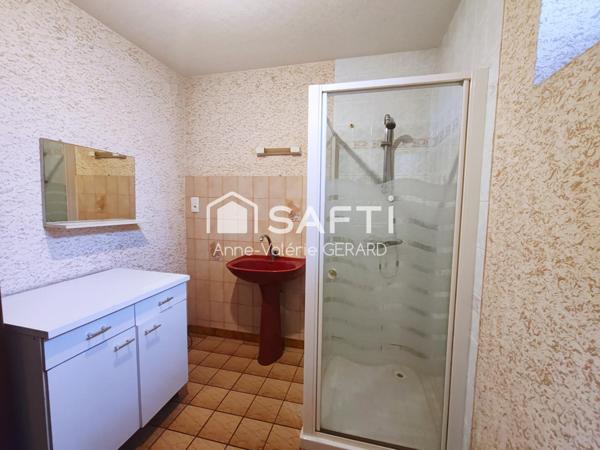 Ancien corps de ferme avec dépendances et terrain