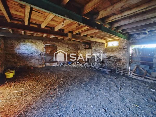 Ancien corps de ferme avec dépendances et terrain