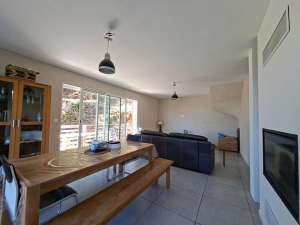 A VENDRE - Maison 6 pièce(s) 168 m2 située à Alès