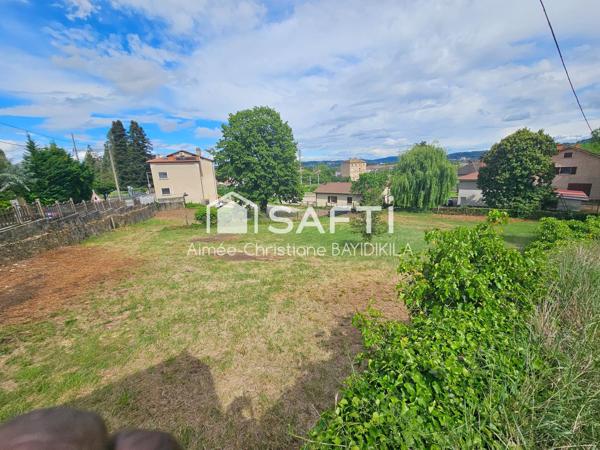 À Vendre Terrain Constructible de Plus 1900 m²  Saint -Alban -de  Roche 38080