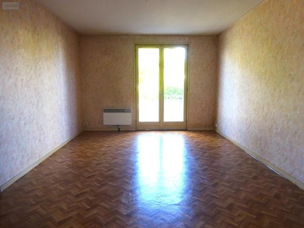 Appartement à rénover à vendre à Nogent-le-Rotrou dans l'Eure-et-Loir (28400), ref : NOG 1021