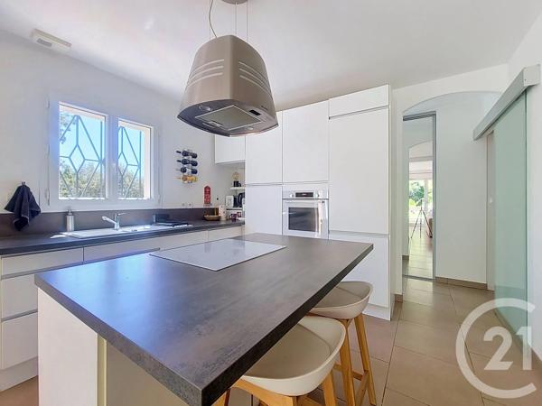 Maison à vendre  6 pièces - 128 m 2   DRAGUIGNAN  - 83