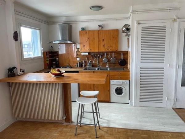 Appartement 54 m2 Deux pieces 1 Salon et 1 Chambre Cave Garage à vélo  Parking.