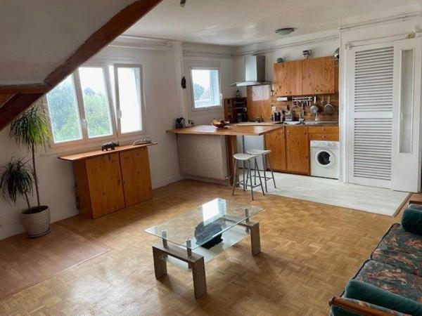 Appartement 54 m2 Deux pieces 1 Salon et 1 Chambre Cave Garage à vélo  Parking.