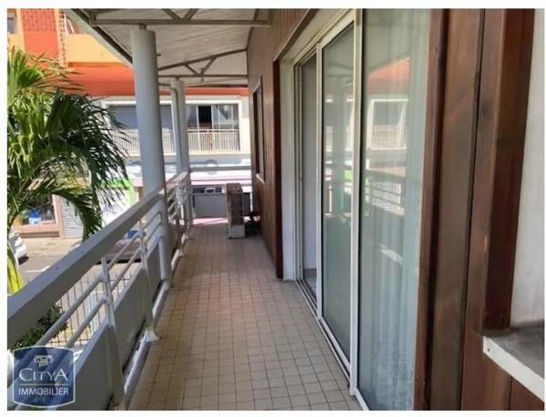 Appartement à louer 3 pièces 57.96m² Saint-Pierre (97410)