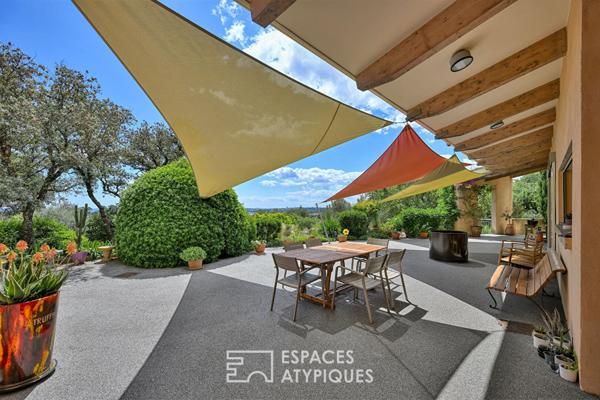 Villa d’architecte à la vue panoramique dans les collines