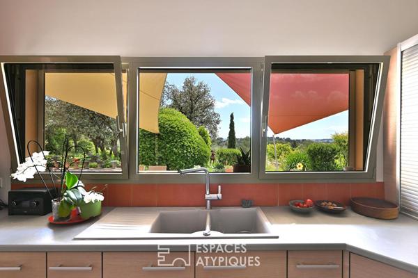 Villa d’architecte à la vue panoramique dans les collines