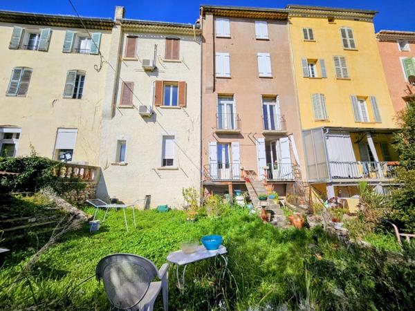 Studio
                                                                                                                                                                                                                                                                                                                        1 pièce(s)                                                                                                                                                                                                                                                                                                                              29  m²