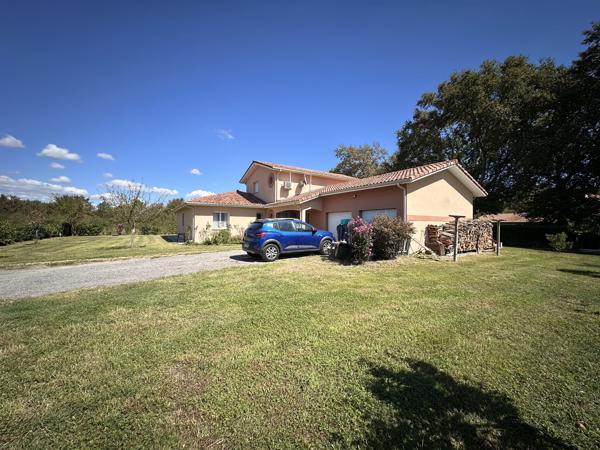 Maison 6 CH+1SB+SE+3WC+DOUBLE GARAGE+PISCINE