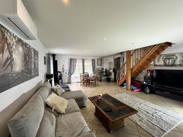 Maison 6 CH+1SB+SE+3WC+DOUBLE GARAGE+PISCINE