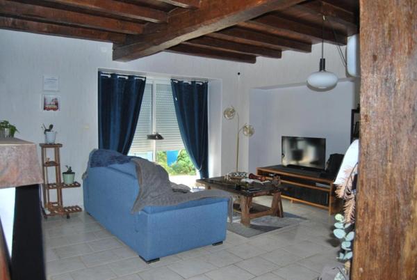 Maison en pierre CHAMPNIERS (16)