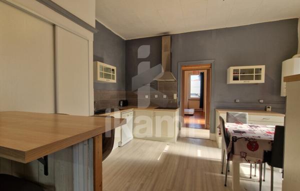 Romans centre : T2 de 69 m2 en rez-de-chaussée, terrasse, parking, cave