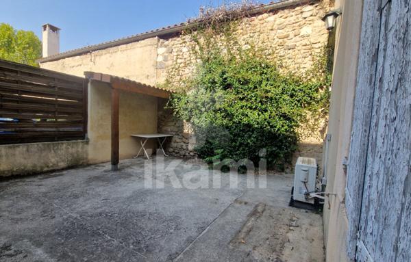Romans centre : T2 de 69 m2 en rez-de-chaussée, terrasse, parking, cave