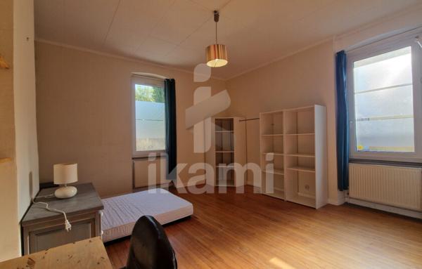 Romans centre : T2 de 69 m2 en rez-de-chaussée, terrasse, parking, cave