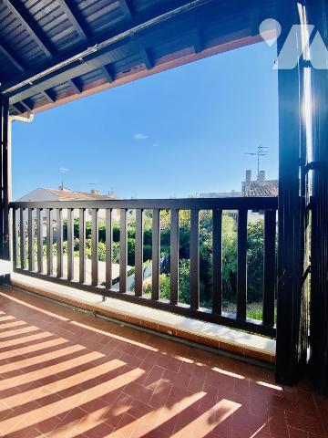 Appartement T4 duplex avec balcon et stationnement à 5min à pieds de la plage