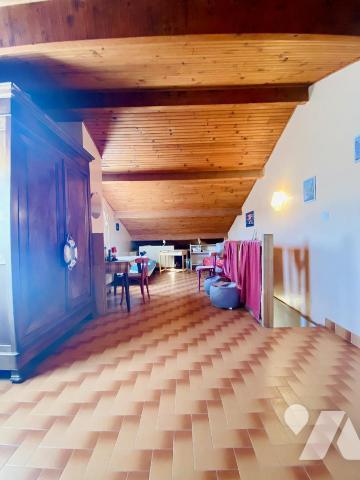 Appartement T4 duplex avec balcon et stationnement à 5min à pieds de la plage