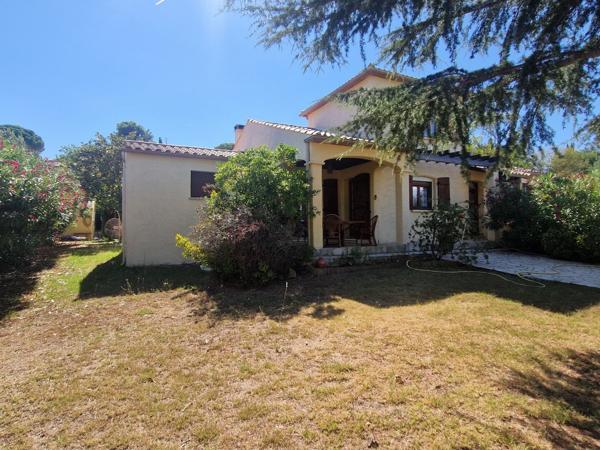 Salles d'Aude - Villa familiale avec piscine et garage sur parcelle arborée de 1306 m²