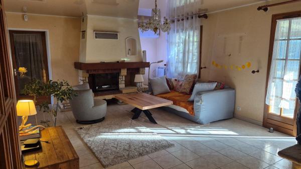 Salles d'Aude - Villa familiale avec piscine et garage sur parcelle arborée de 1306 m²
