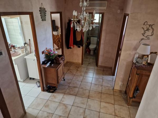 Salles d'Aude - Villa familiale avec piscine et garage sur parcelle arborée de 1306 m²