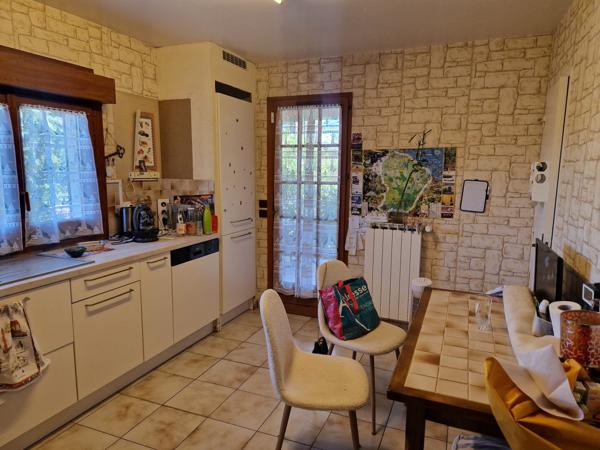 Salles d'Aude - Villa familiale avec piscine et garage sur parcelle arborée de 1306 m²