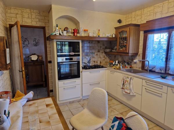 Salles d'Aude - Villa familiale avec piscine et garage sur parcelle arborée de 1306 m²