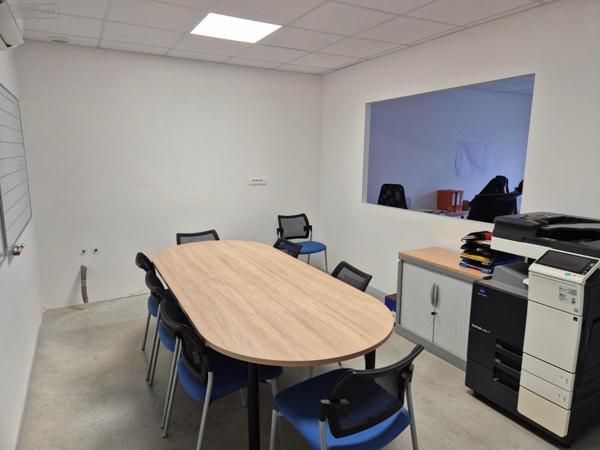 Entrepôt et bureaux à vendre à Amboise dans l'Indre-et-Loire (37400), ref : CB