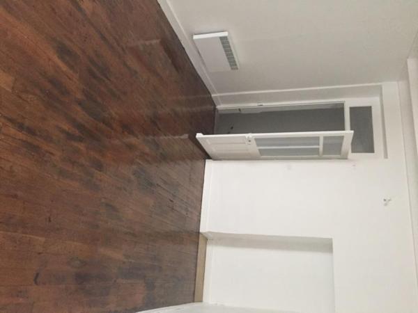 IMMEUBLE AVEC LOCAL COMMERCIAL A PRAHECQ !