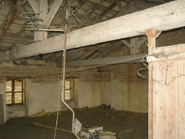 IMMEUBLE AVEC LOCAL COMMERCIAL A PRAHECQ !