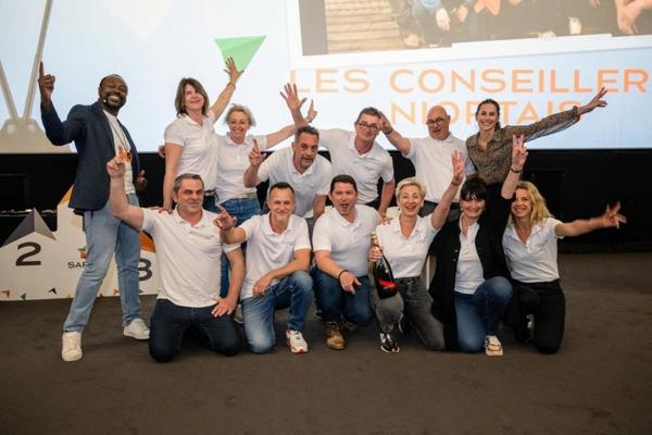 IMMEUBLE AVEC LOCAL COMMERCIAL A PRAHECQ !