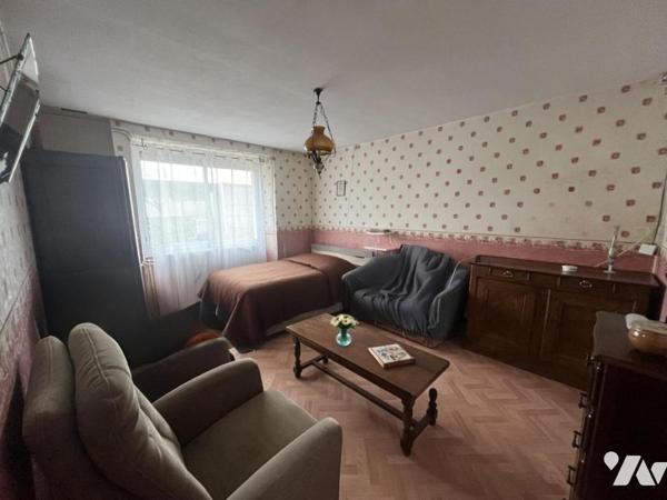 Maison de ville à rénover – Évron 