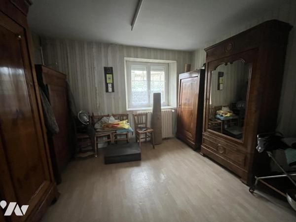 Maison de ville à rénover – Évron 