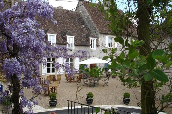 Domaine d'exception en vente   Angles sur L'Anglin (86)