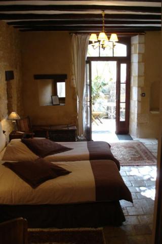 Domaine d'exception en vente   Angles sur L'Anglin (86)