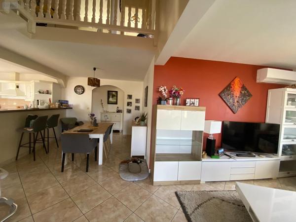 Villa à vendre à Saint-Paul à la Réunion (97460), ref : 228809   
La Plaine / Bois de Nèfles